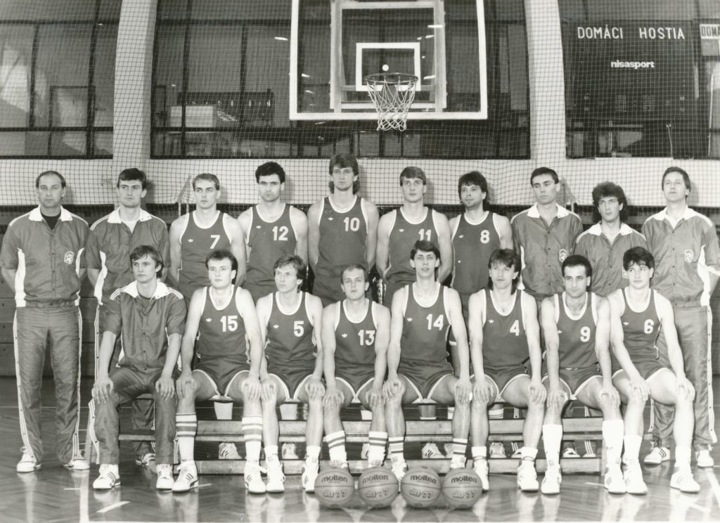 Reprezentační družstvo při přípravě v Nymburce - rok 1988.