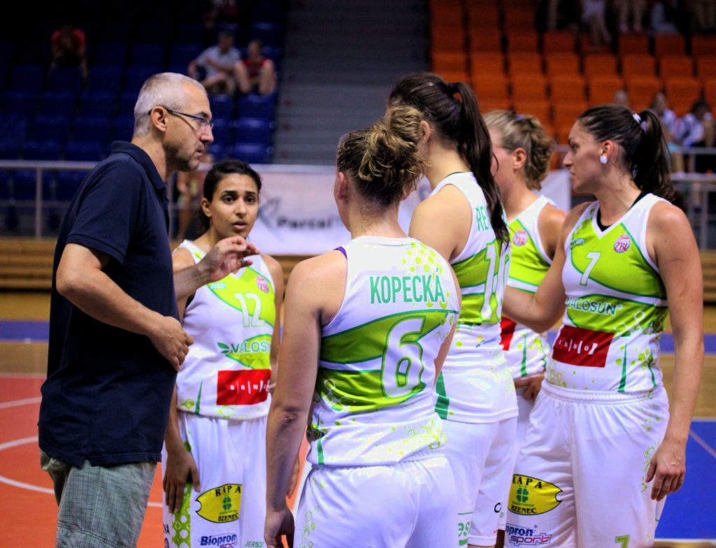 Jako hlavní trenér mužstva žen Valosun Brno - hala Vodova, ligová sezona 2013/14. Foto: archiv trenéra.