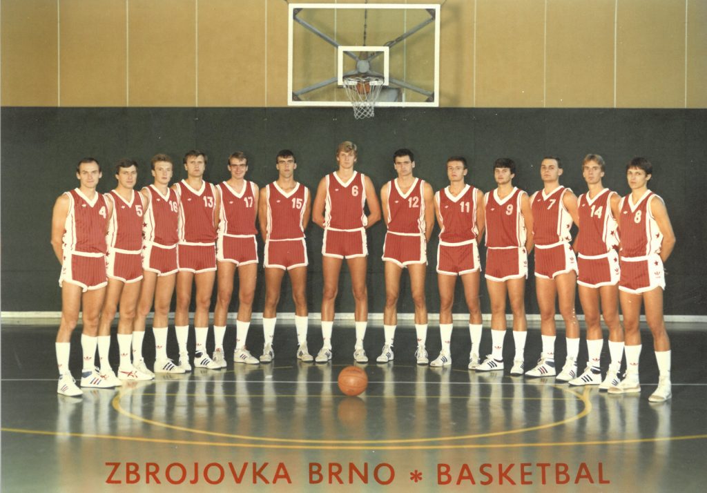 Muži Zbrojovky, rok 1986. Martin s číslem 11 na dresu.