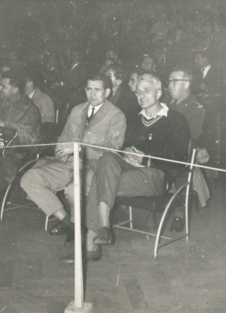 Jako dopisovatel brněnských sportovních redakcí. ME 1963 Vratislav. Vedle sedí vedoucí národního mužstva Anderle.