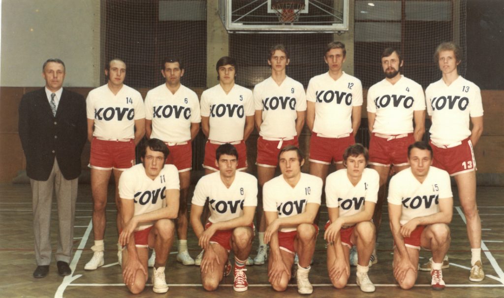 Mužstvo Zbrojovky v sezoně 1972/73 ještě pod vedením trenéra Ivo Mrázka.