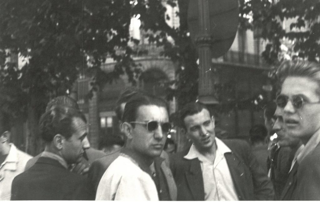 Rok 1946 a mužstvo na turnaji v Belgii. Josef v černých brýlých.