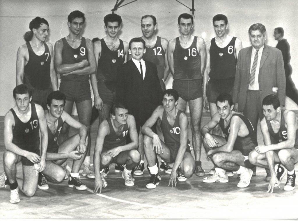 V dresu RH Pardubice - 1966, ve spodní řadě úplně vpravo s č 5.