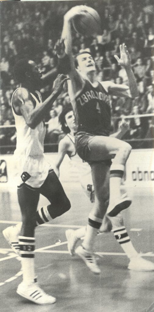 Kvalifikace do PEM v roce 1977 utkání proti Eczacibasi Istanbul.