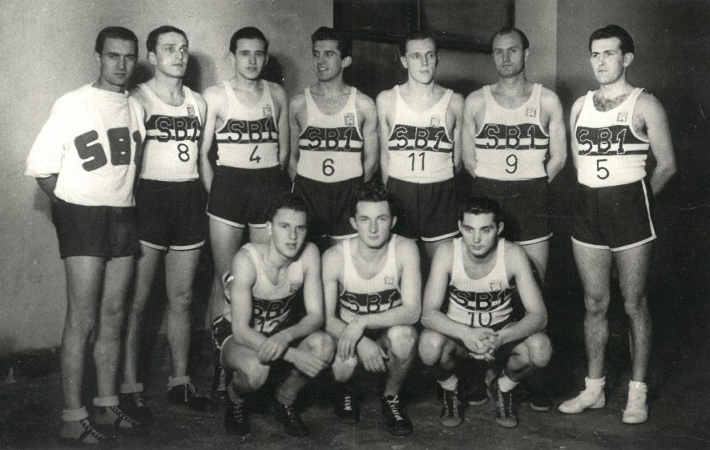 Mužstvo Sokola Brno I, podzim 1947 - před odjezdem do Francie na finálový turnaj evropských klubů do Nice.
Lamin stojí druhý zprava s číslem 9 na dresu.