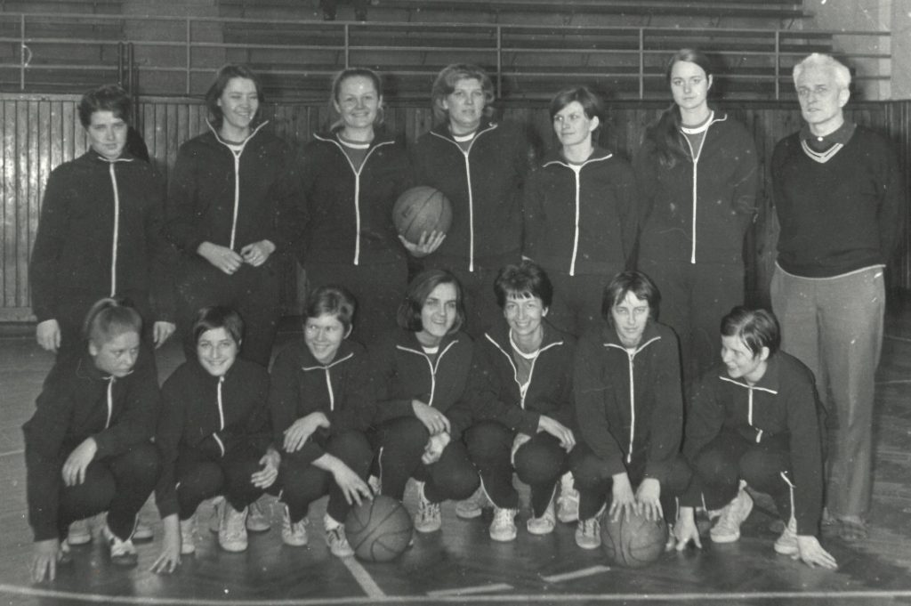 Mužstvo Slavie VŠ Brno po návratu do ligy v roce 1970, pod trenérem „Sisi“ Polcarem. 