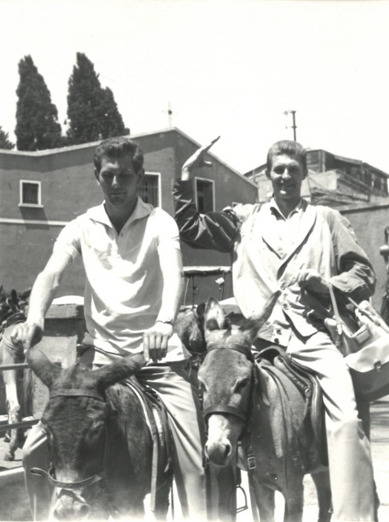 ME - 1959 Istanbul. Nezapomenutelné foto s Jaroslavem Tetivou a jejich společná cesta ulicemi Istanbulem.